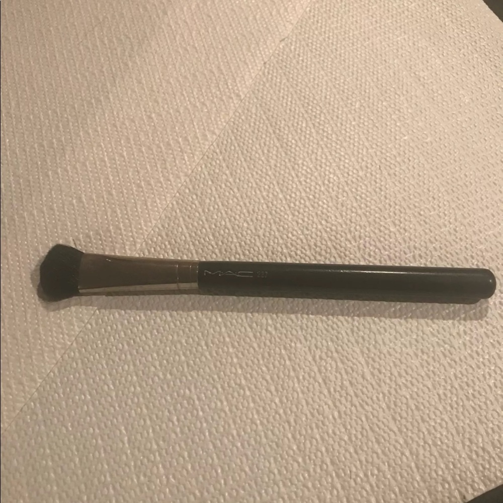 MAC Brush 227